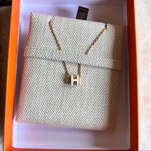 Hermes Mini Pop H Necklace. White/gold.